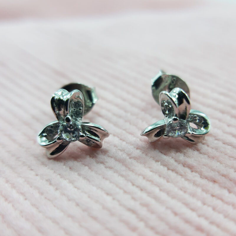 Flower push Back silver minimalist Earrings for women - Image 4