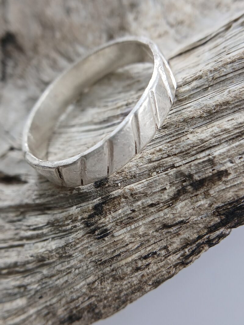 Stylish Men's Silver Ring - Image 3
